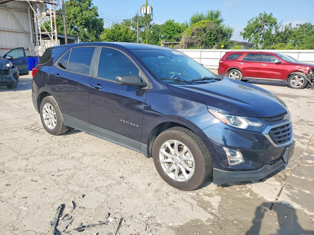 2020 Chevrolet Equinox Ls - Image 4