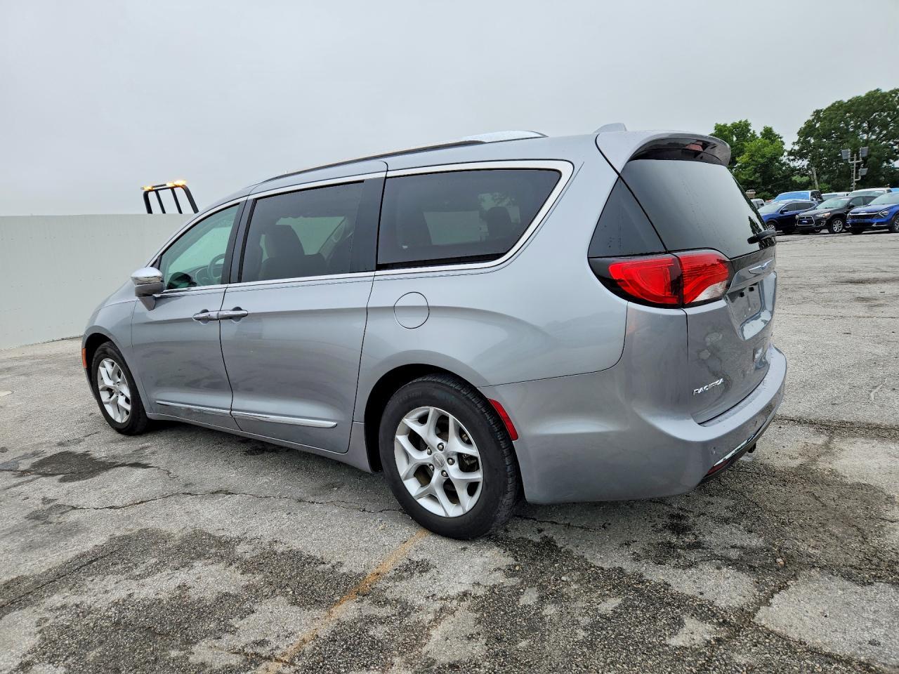 2020 Chrysler Pacifica Limited - Фото 2
