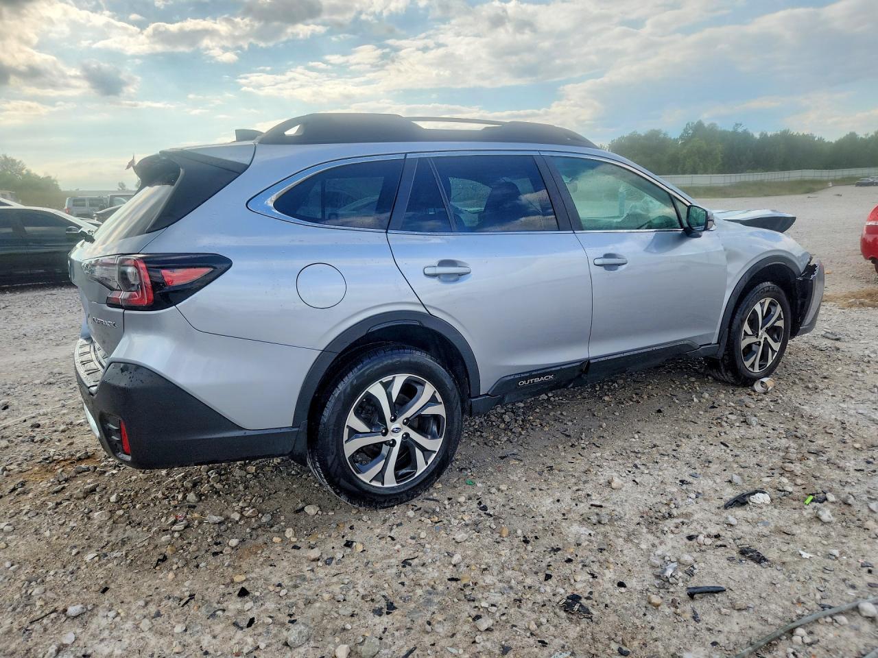 2022 Subaru Outback Limited - Image 3