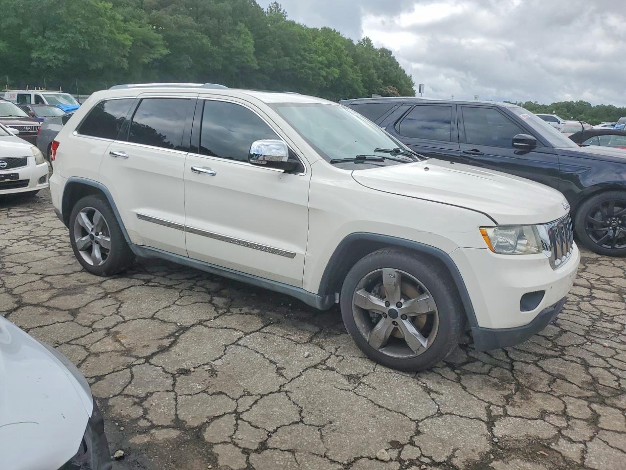 2011 Jeep Grand Cherokee Overland - Image 4
