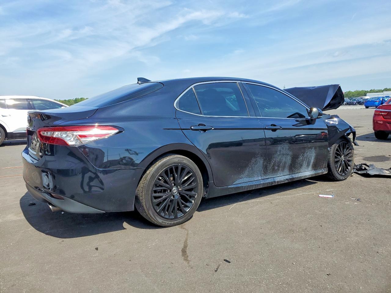 2020 Toyota Camry Xle - Фото 3