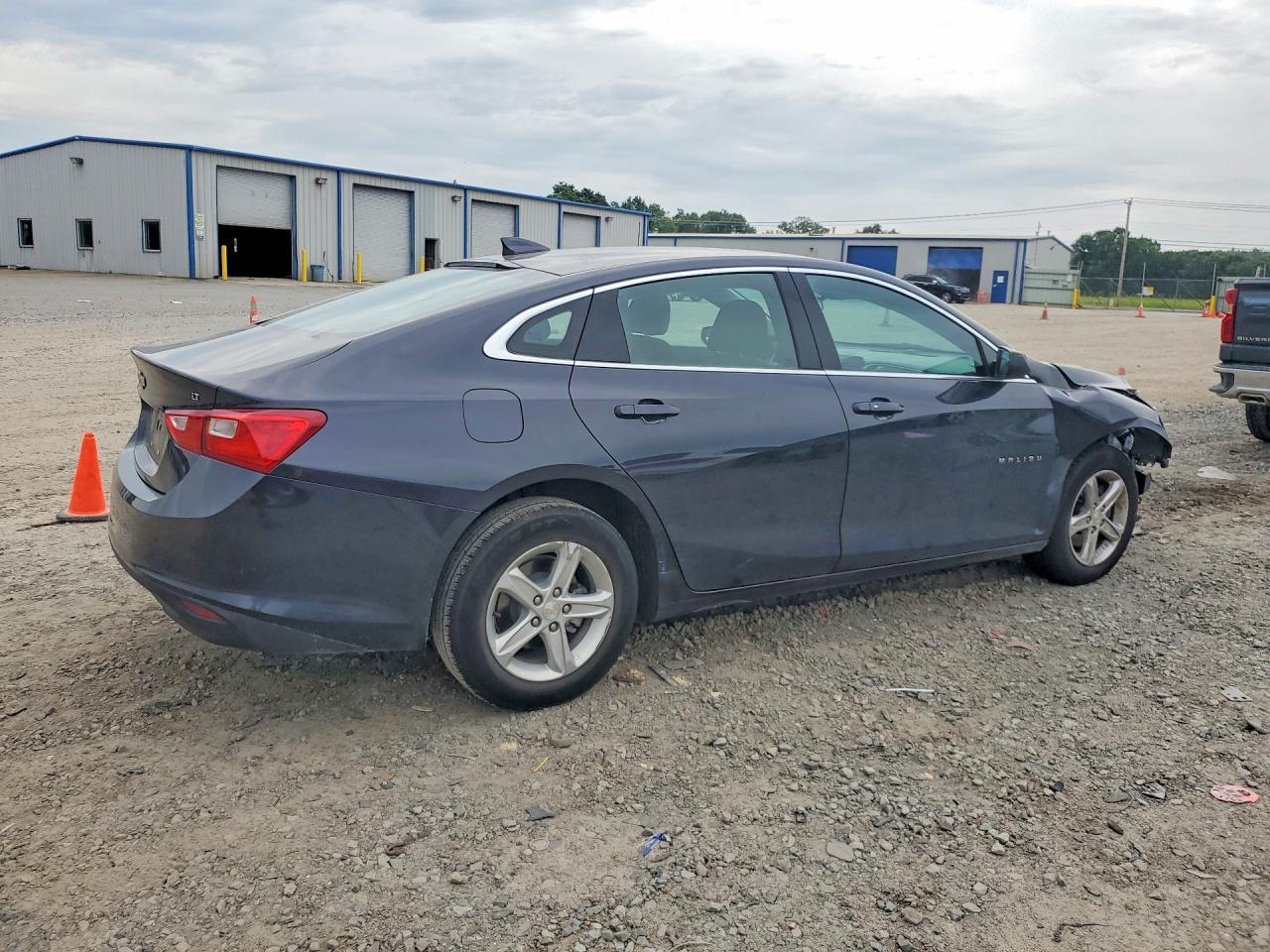 2023 Chevrolet Malibu Lt - Image 3