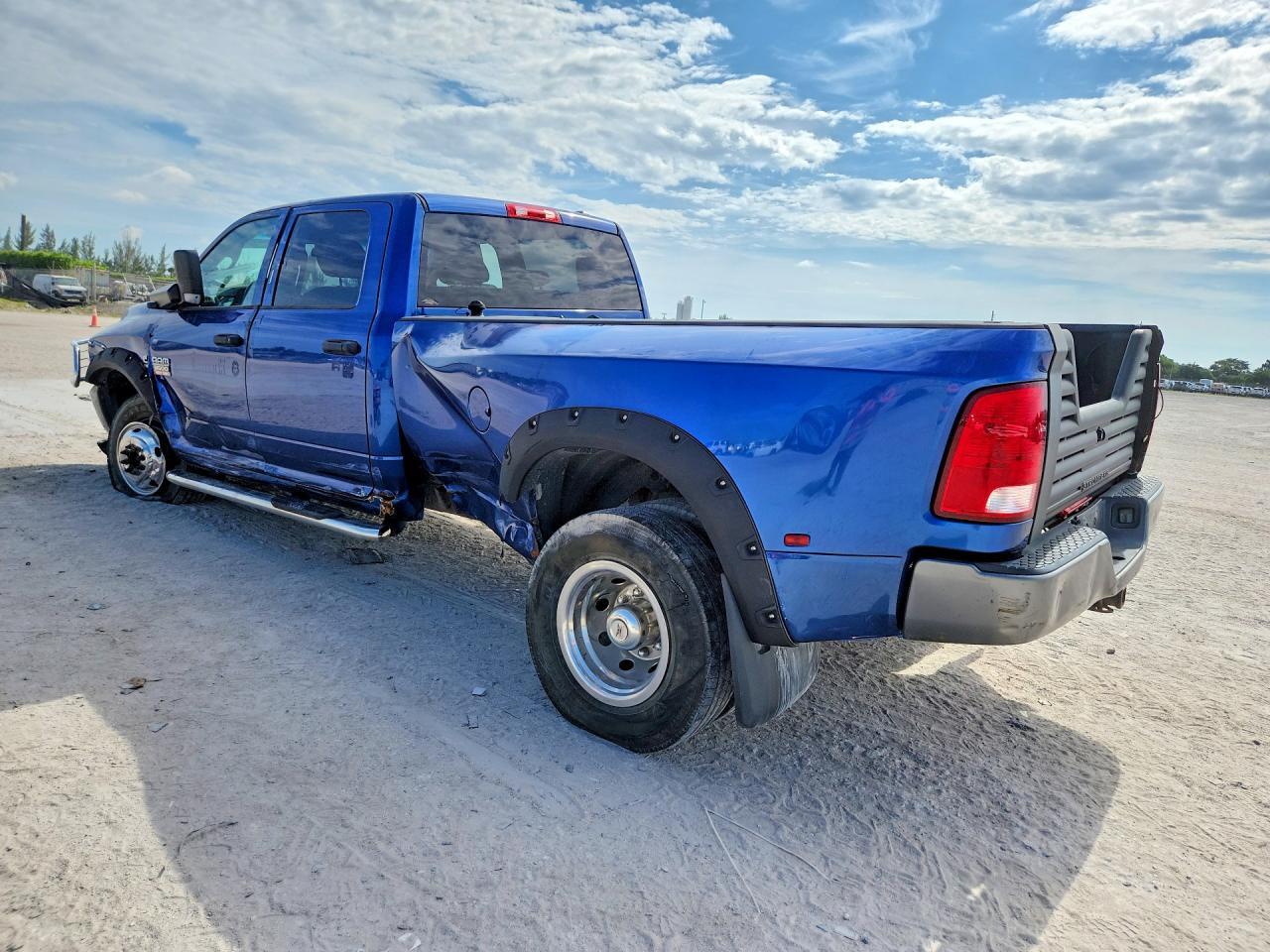 2011 Dodge Ram 3500 - Фото 2