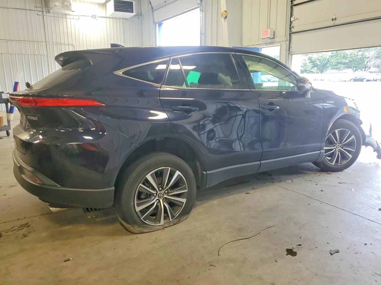 2021 Toyota Venza Le - Фото 3