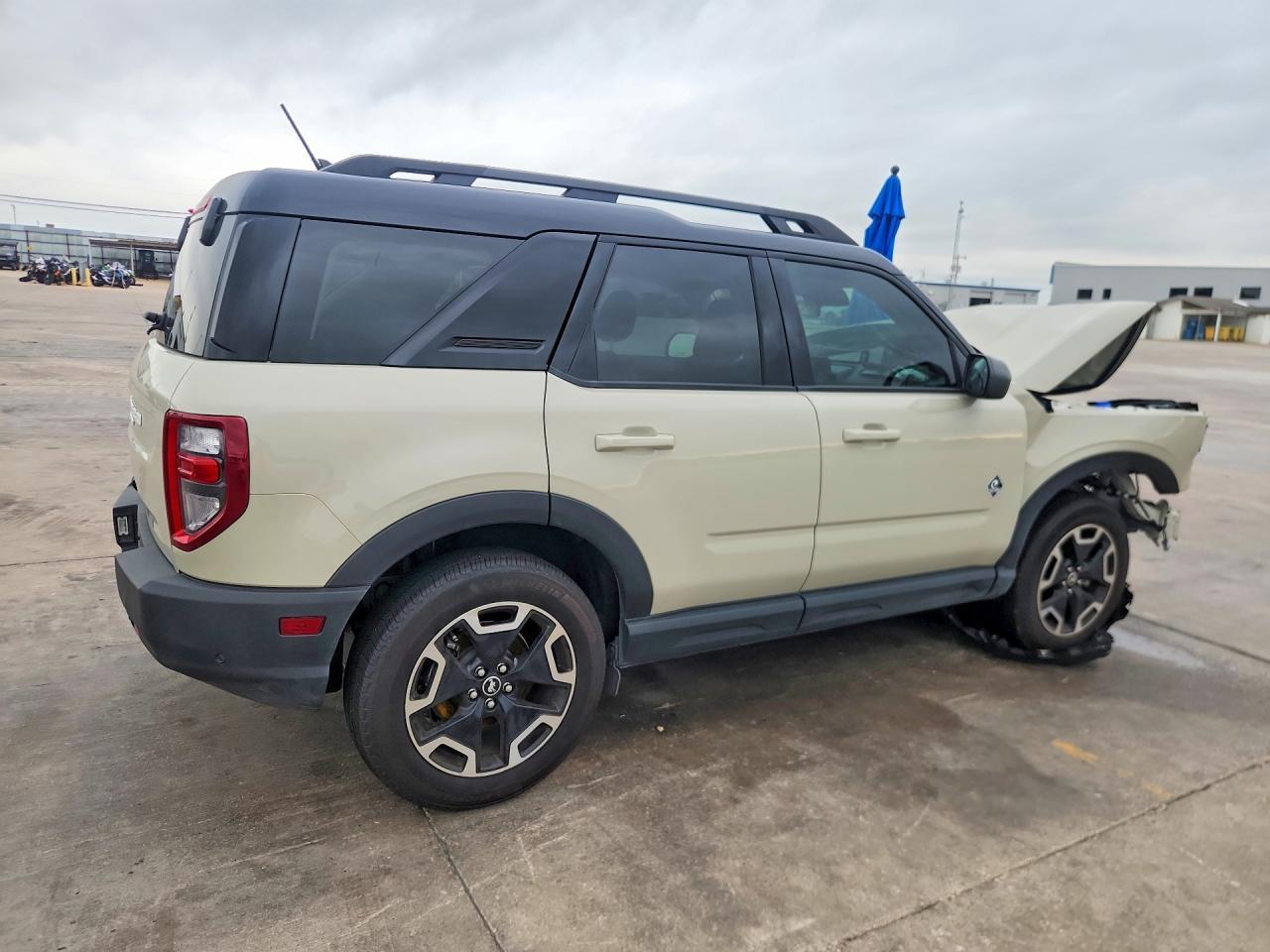 2024 Ford Bronco Sport Outer Banks - Image 3