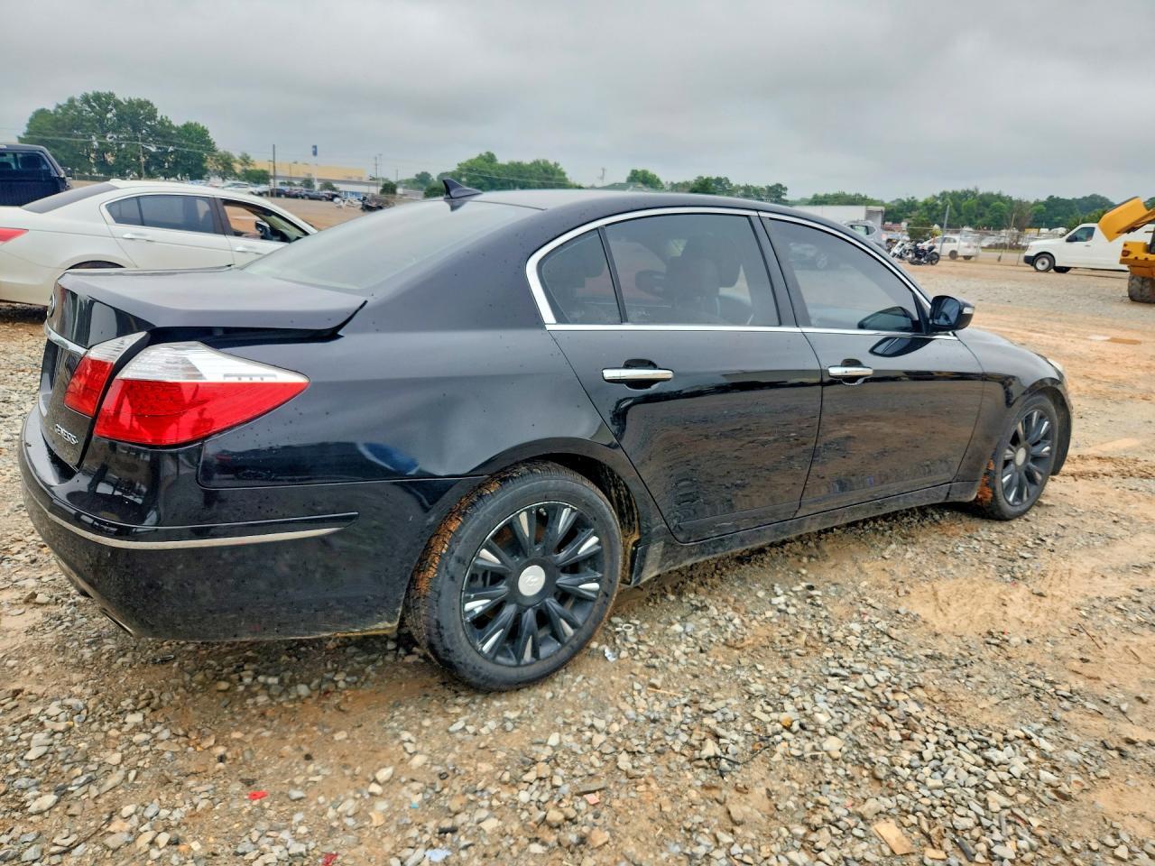 2011 Hyundai Genesis 3.8L - Фото 3