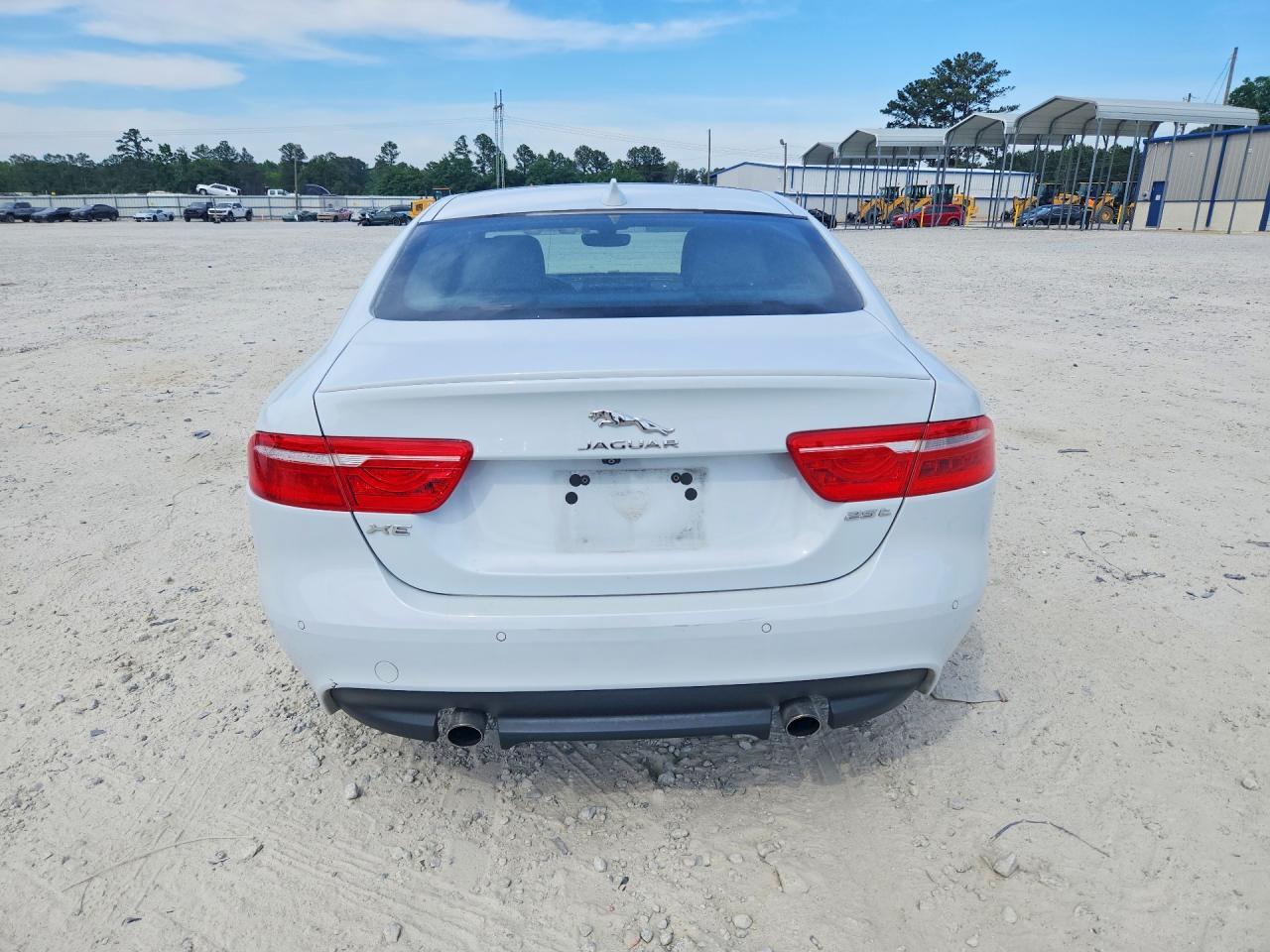 2019 Jaguar Xe - Image 6