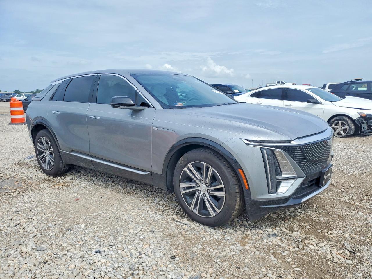 2025 Cadillac Lyriq Luxury - Image 4