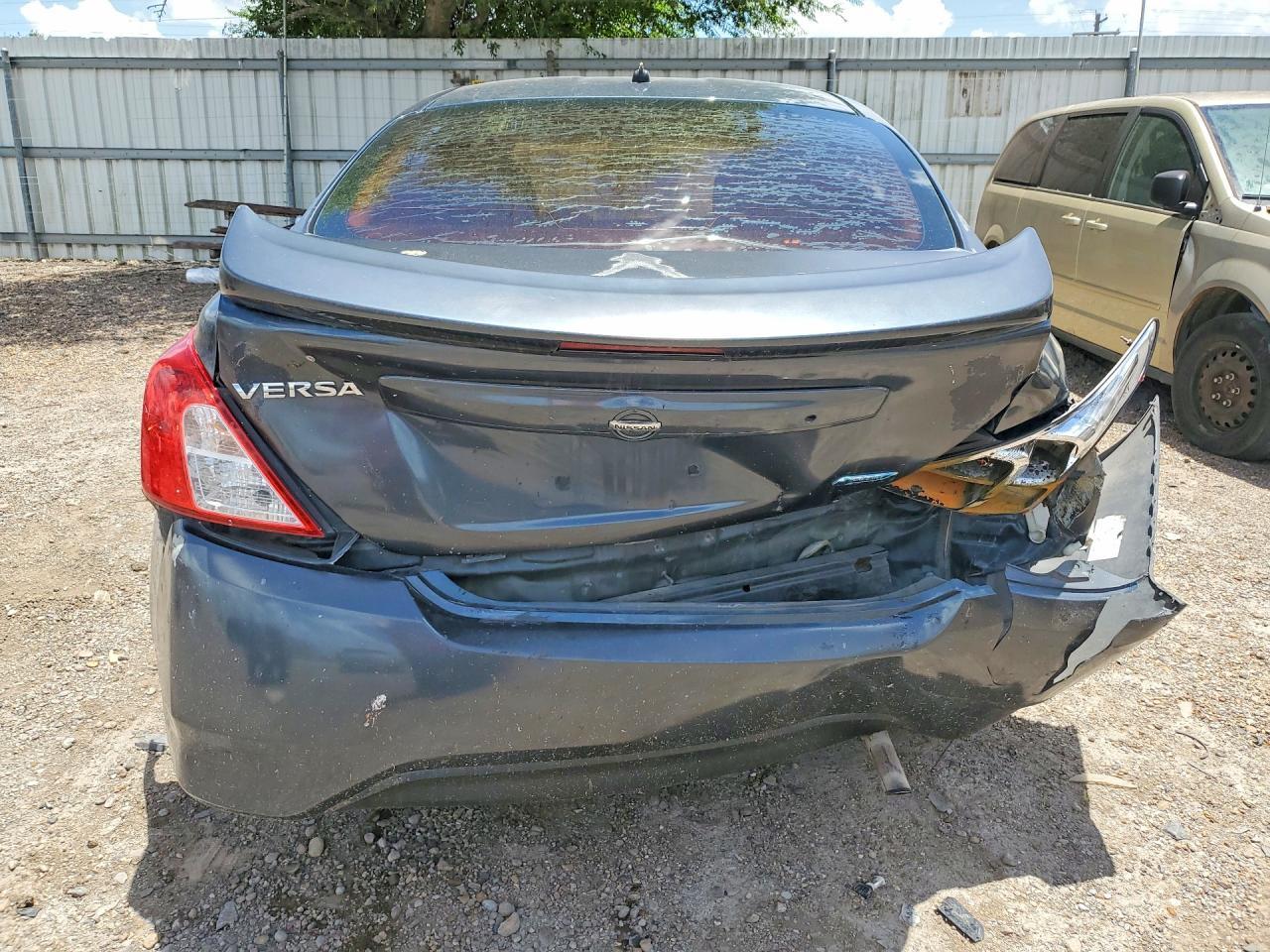 2015 Nissan Versa 1.6 S Plus - Image 6