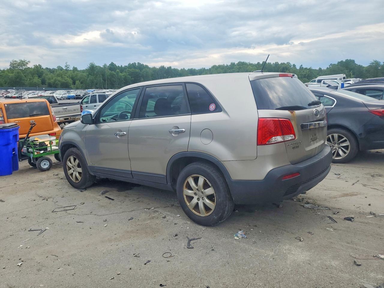 2013 Kia Sorento Lx - Image 2
