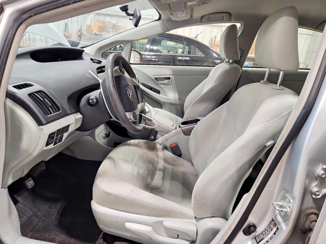 2015 Toyota Prius Two - Фото 7