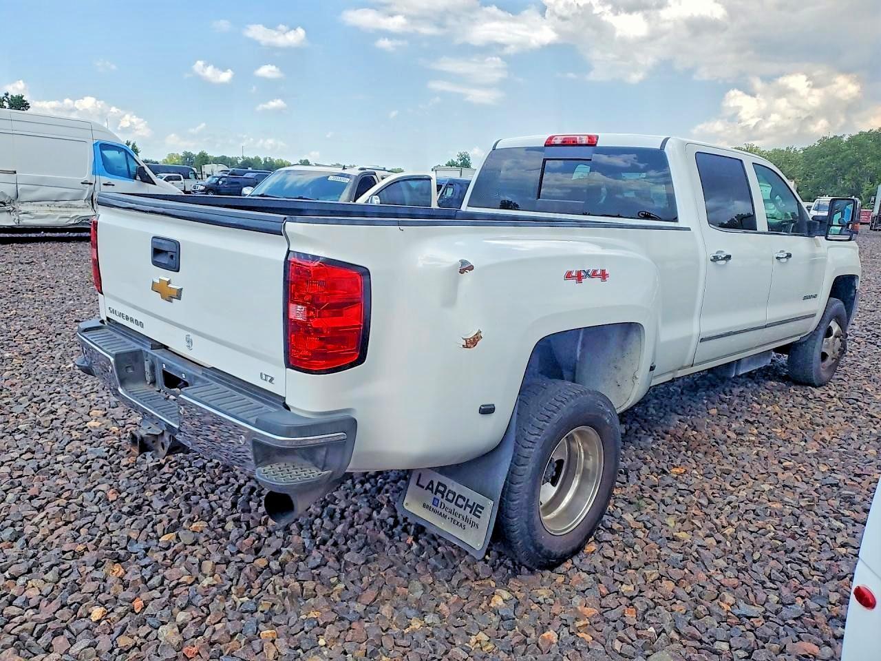 2015 Chevrolet Silverado K3500 Ltz - Image 3