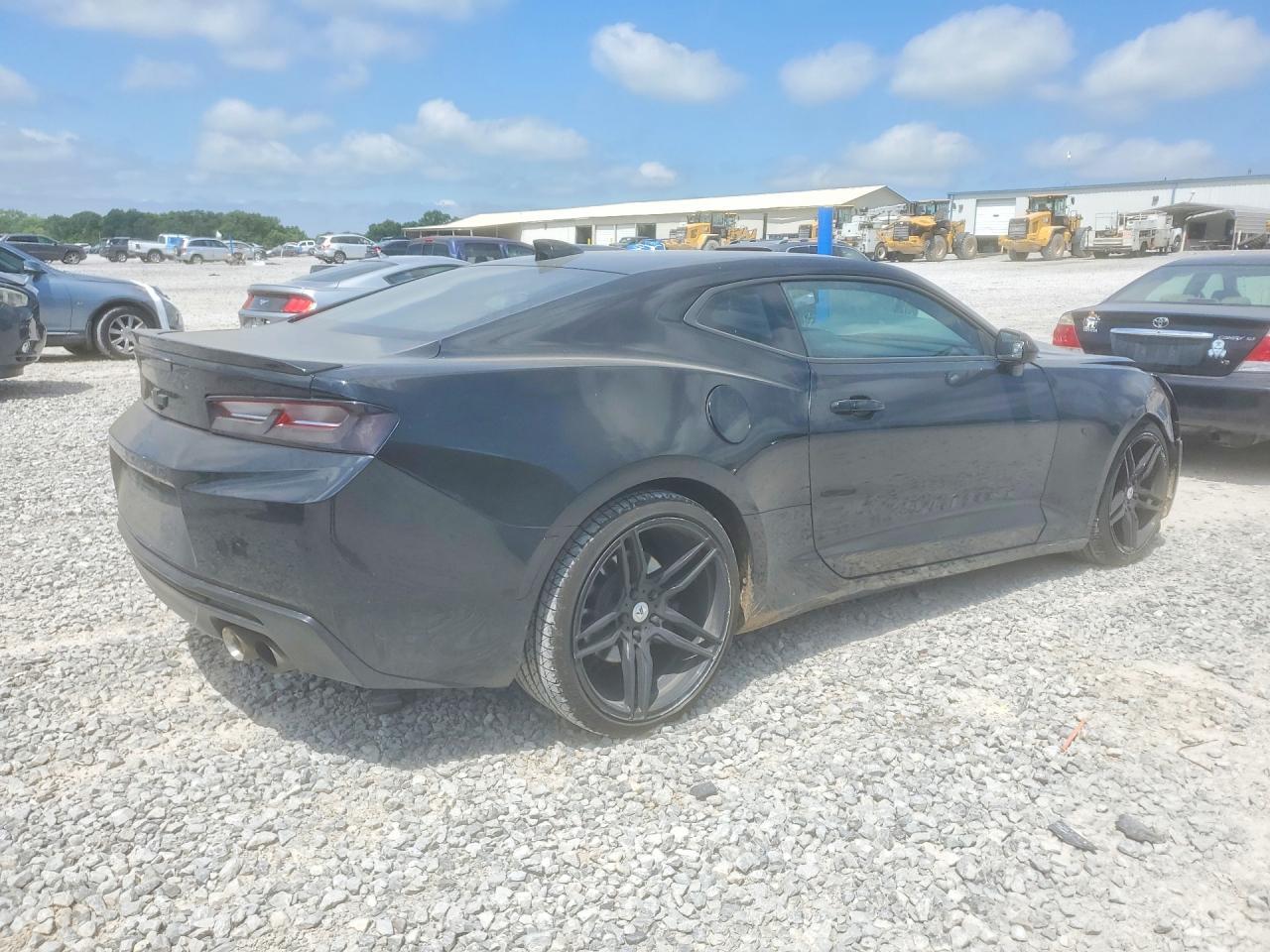 2018 Chevrolet Camaro Lt - Image 3