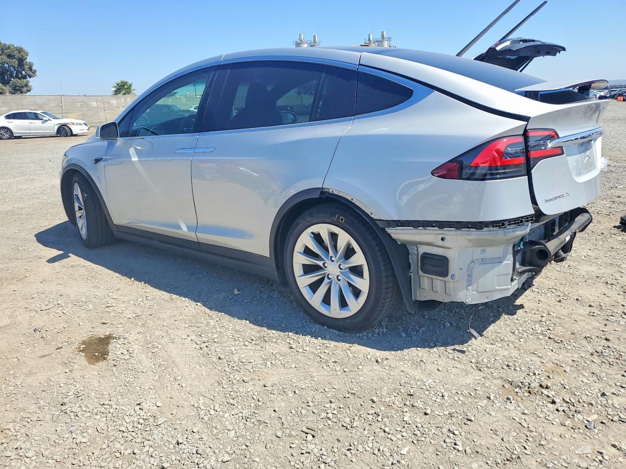 2017 Tesla Model X - Фото 2