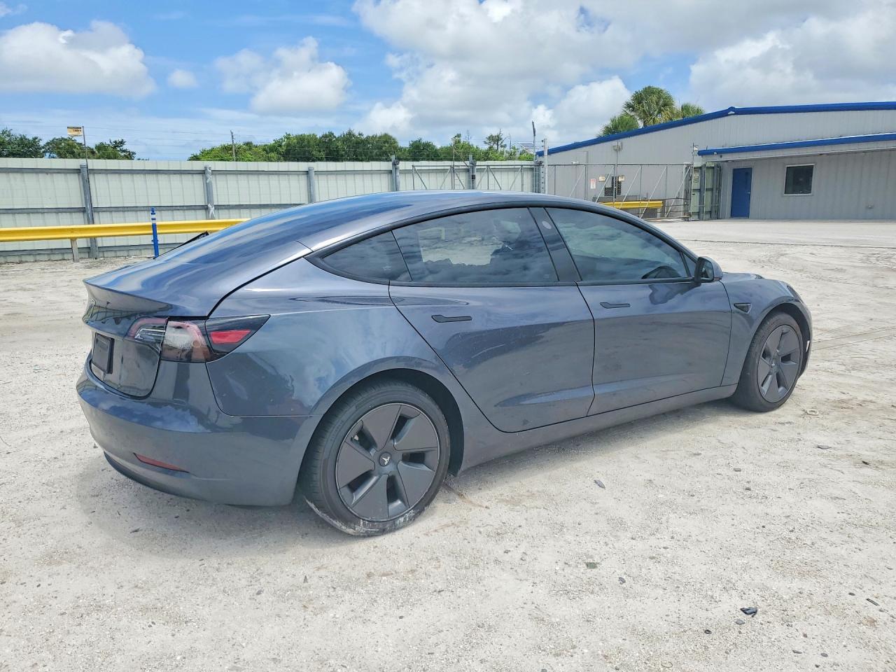 2023 Tesla Model 3 - Фото 3