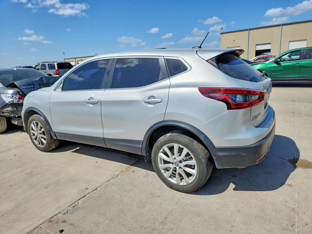 2021 Nissan Rogue Sport S - Фото 2