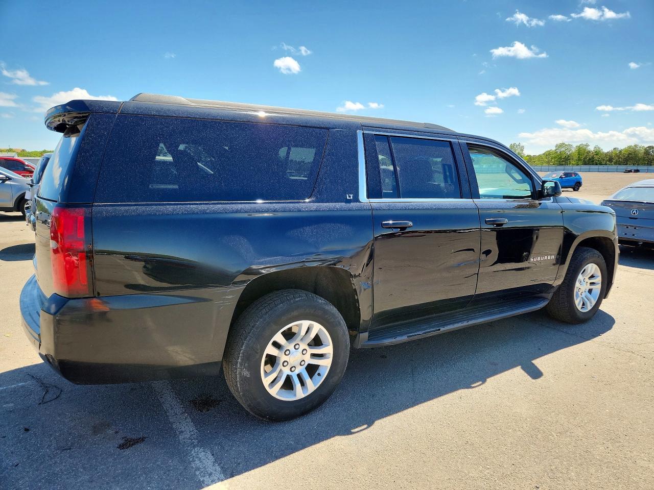 2019 Chevrolet Suburban K1500 Lt - Image 3