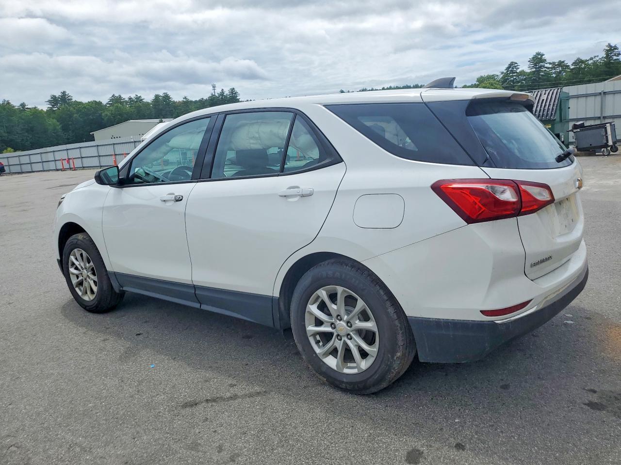 2018 Chevrolet Equinox Ls - Image 2