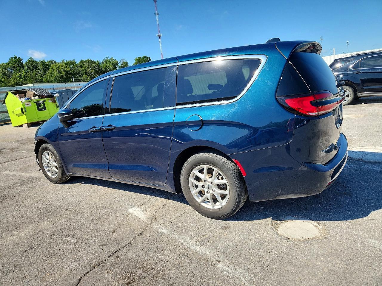 2023 Chrysler Pacifica Touring L - Фото 2