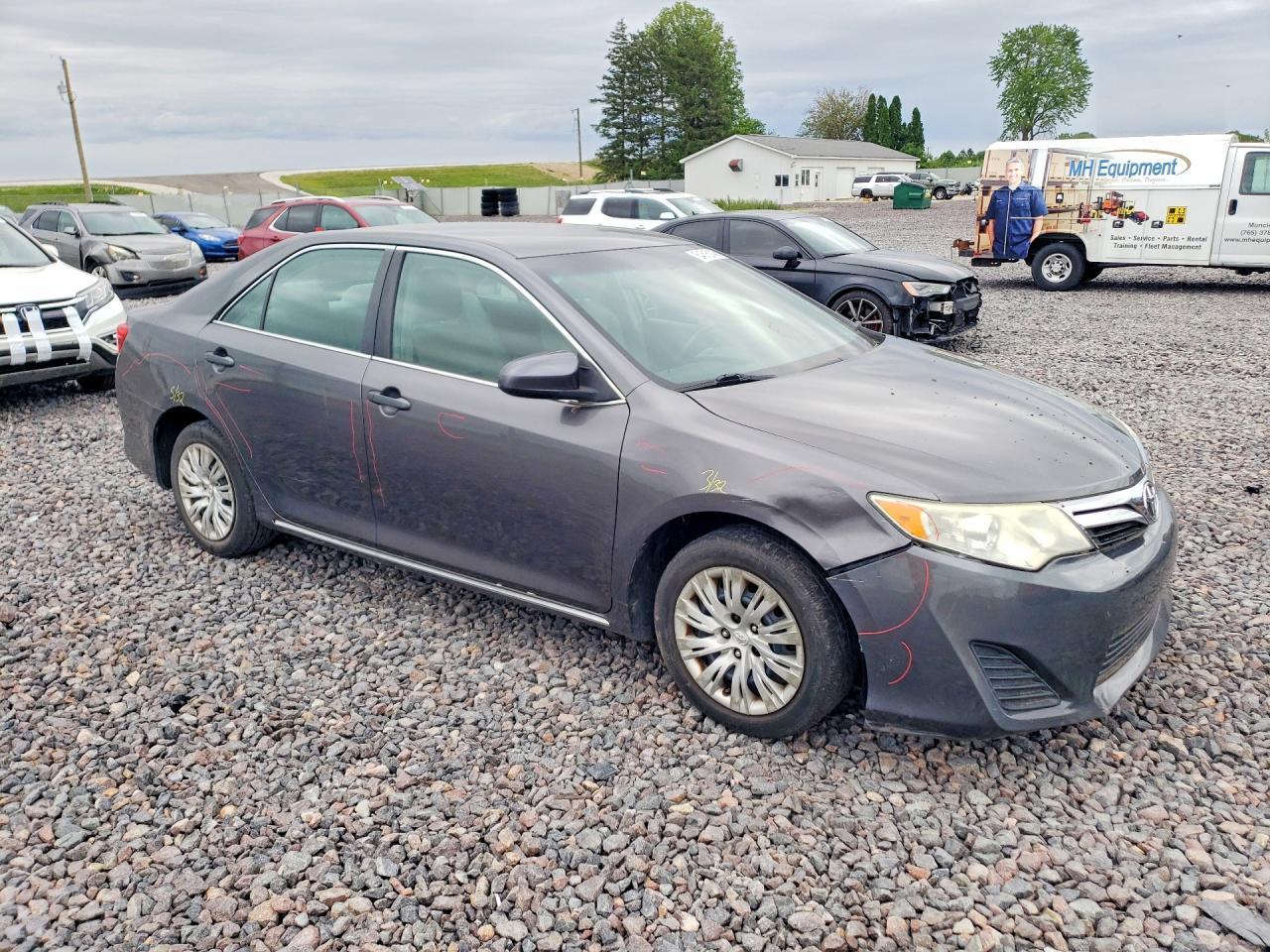 2014 Toyota Camry Le - Фото 4