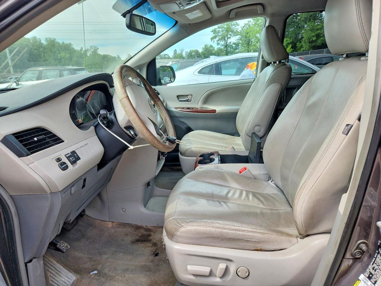2013 Toyota Sienna Xle 8-Passenger - Image 7