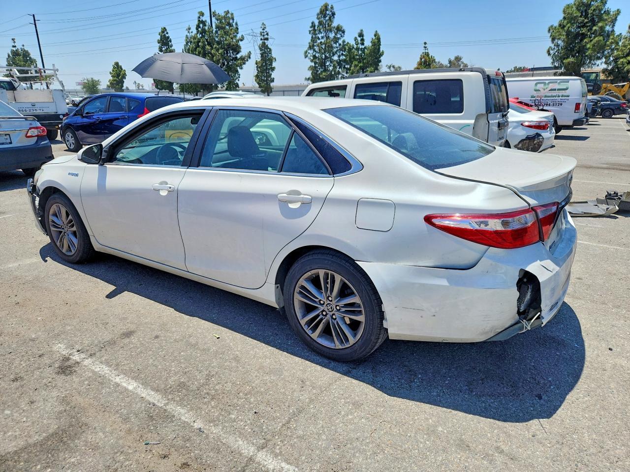 2015 Toyota Camry Hybrid Se - Image 2