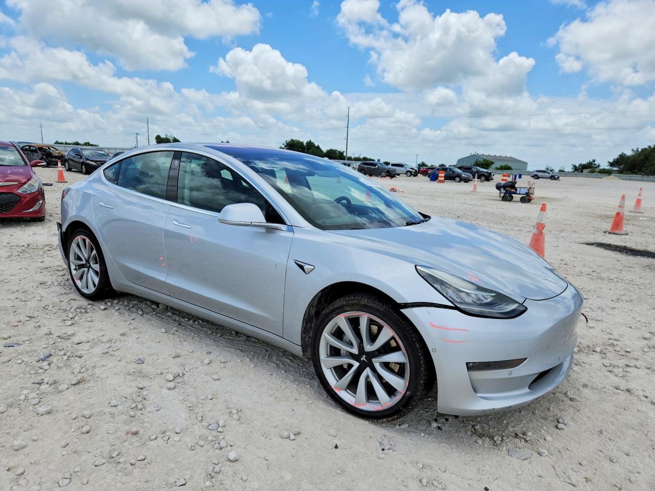 2018 Tesla Model 3 - Фото 4
