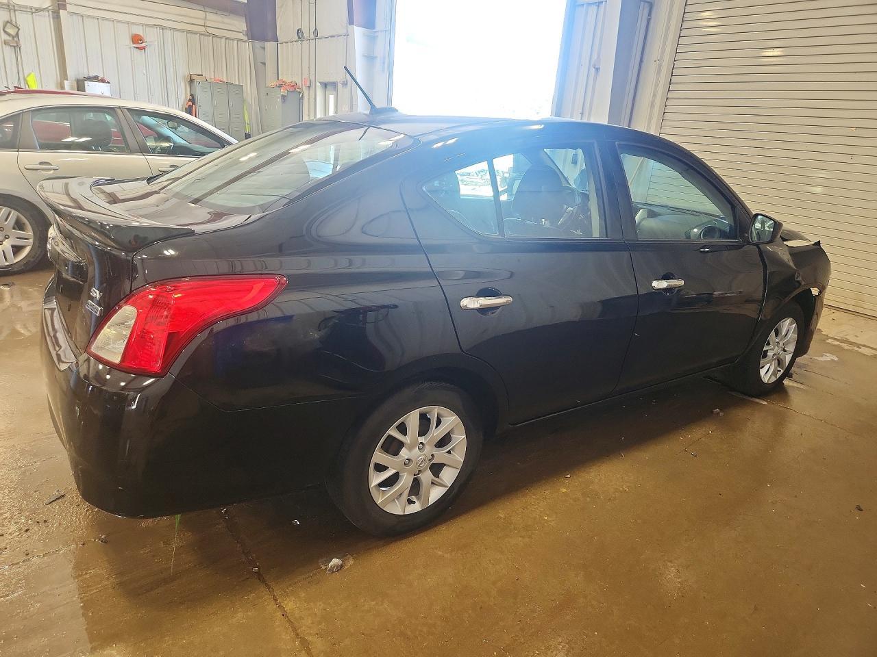 2018 Nissan Versa Sv - Фото 3