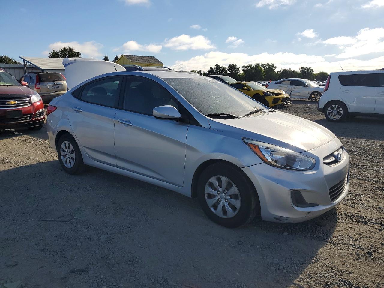 2017 Hyundai Accent Se - Фото 4