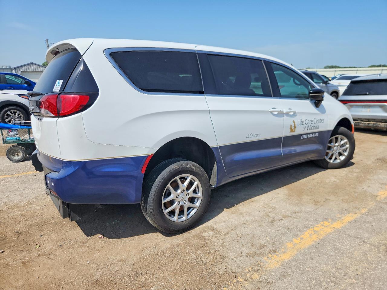 2025 Chrysler Voyager Lx - Фото 3