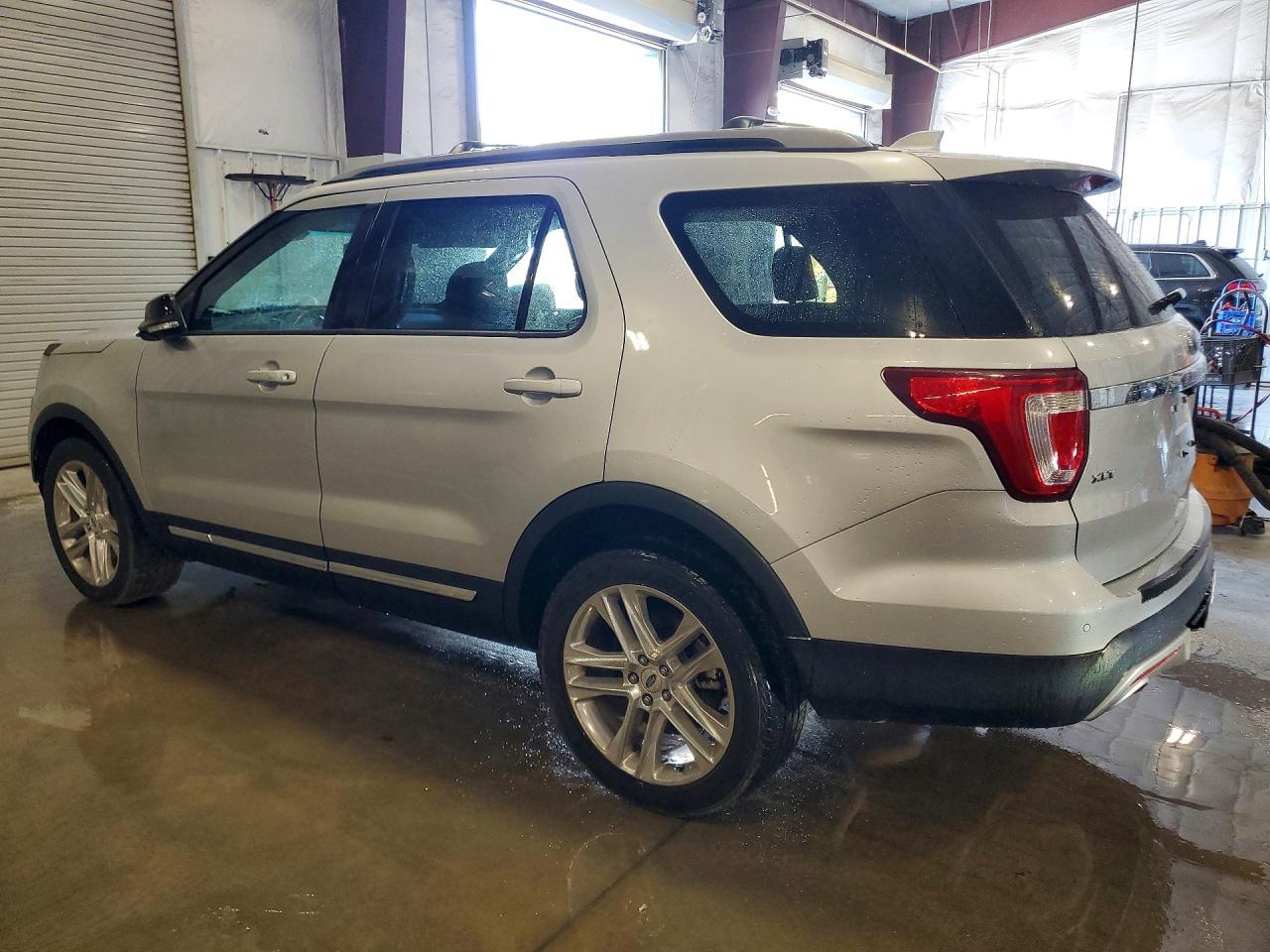 2017 Ford Explorer Xlt - Фото 2