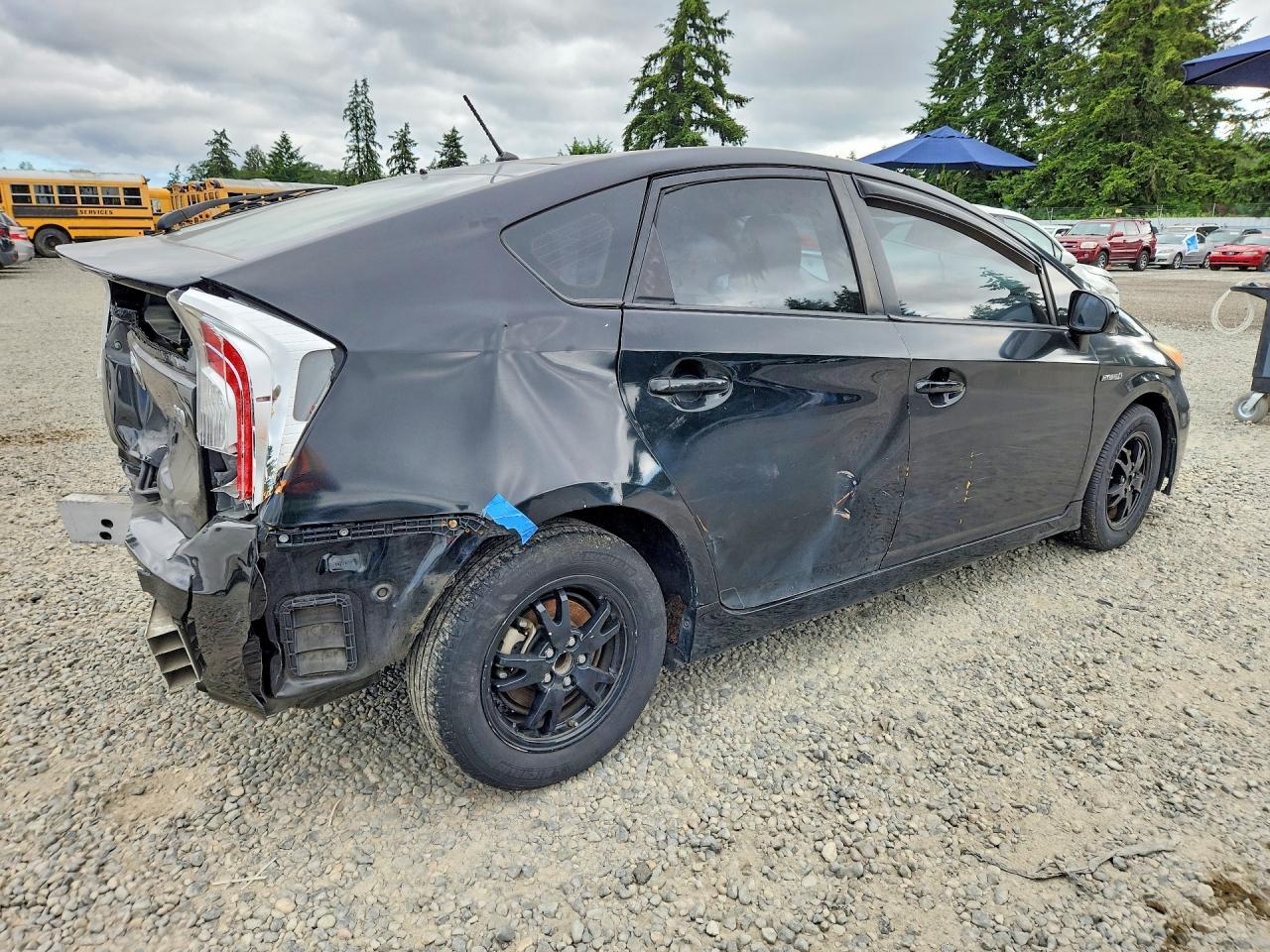 2013 Toyota Prius Two - Фото 3