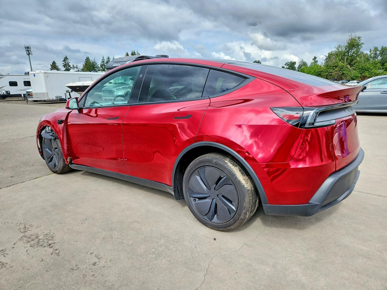 2026 Tesla Model Y - Image 2