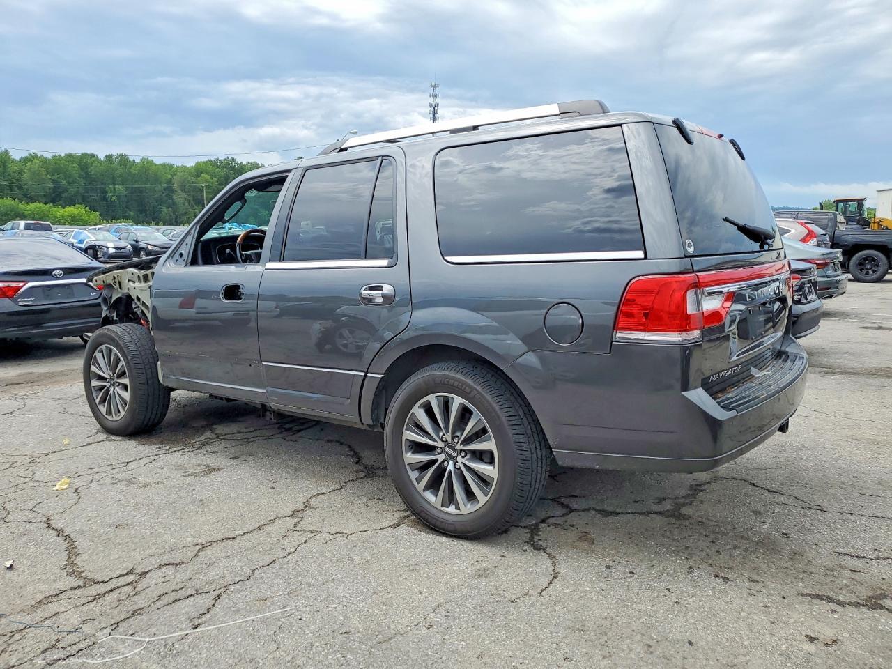 2017 Lincoln Navigator Select - Фото 2