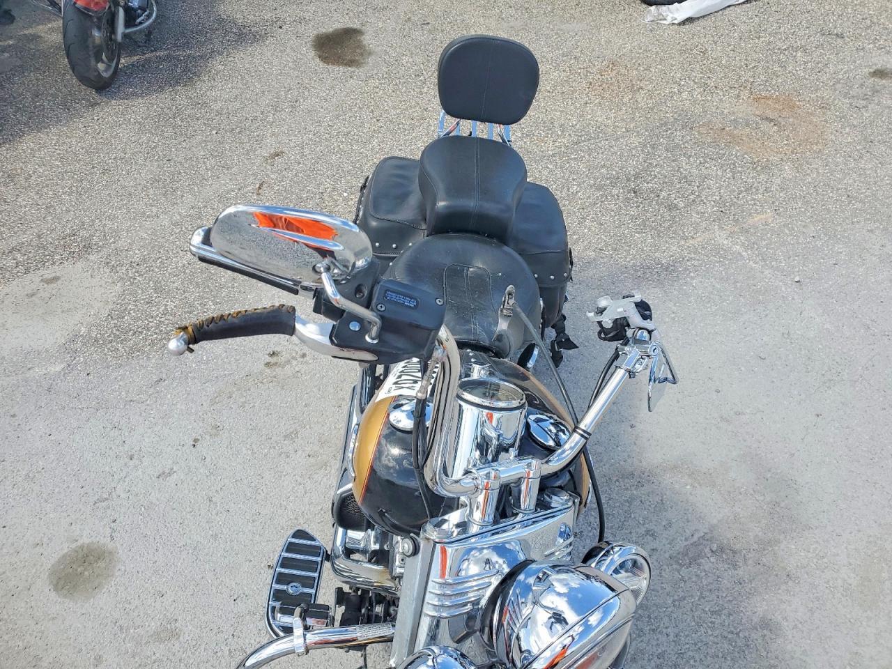 2017 Harley-Davidson Flstc Heritage Softail Classic - Image 5