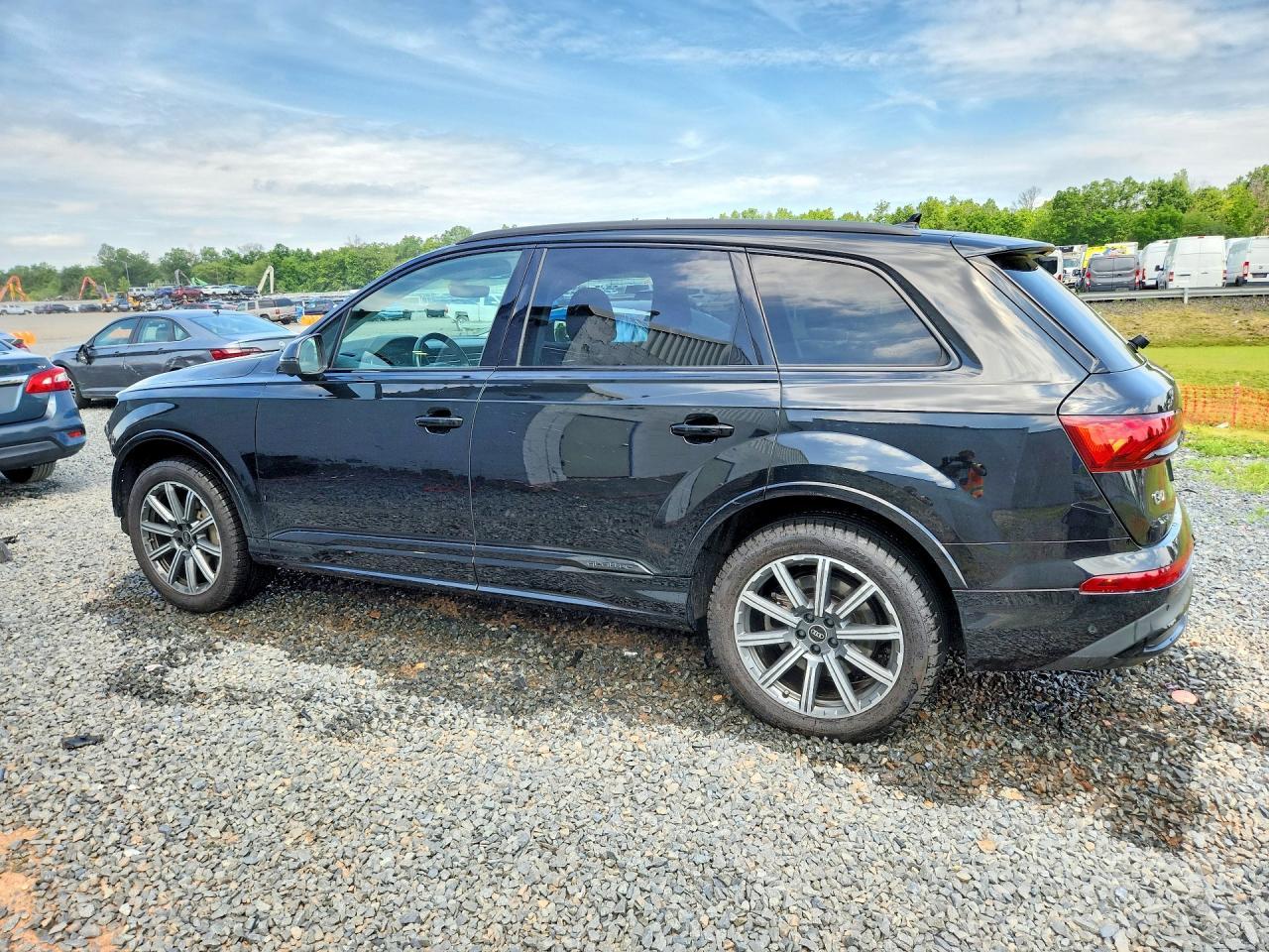 2022 Audi Q7 Premium Plus - Фото 2