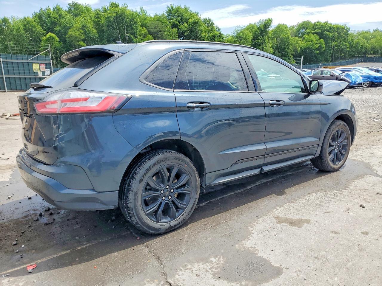 2024 Ford Edge Se - Image 3