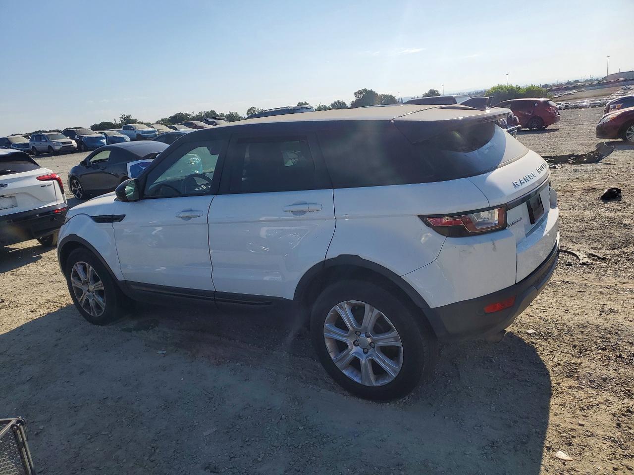 2017 Land Rover Range Rover Evoque Se - Фото 2