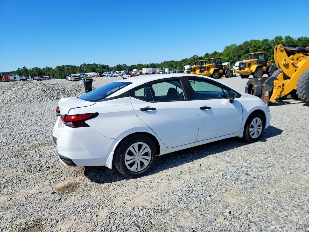 2021 Nissan Versa S - Фото 3