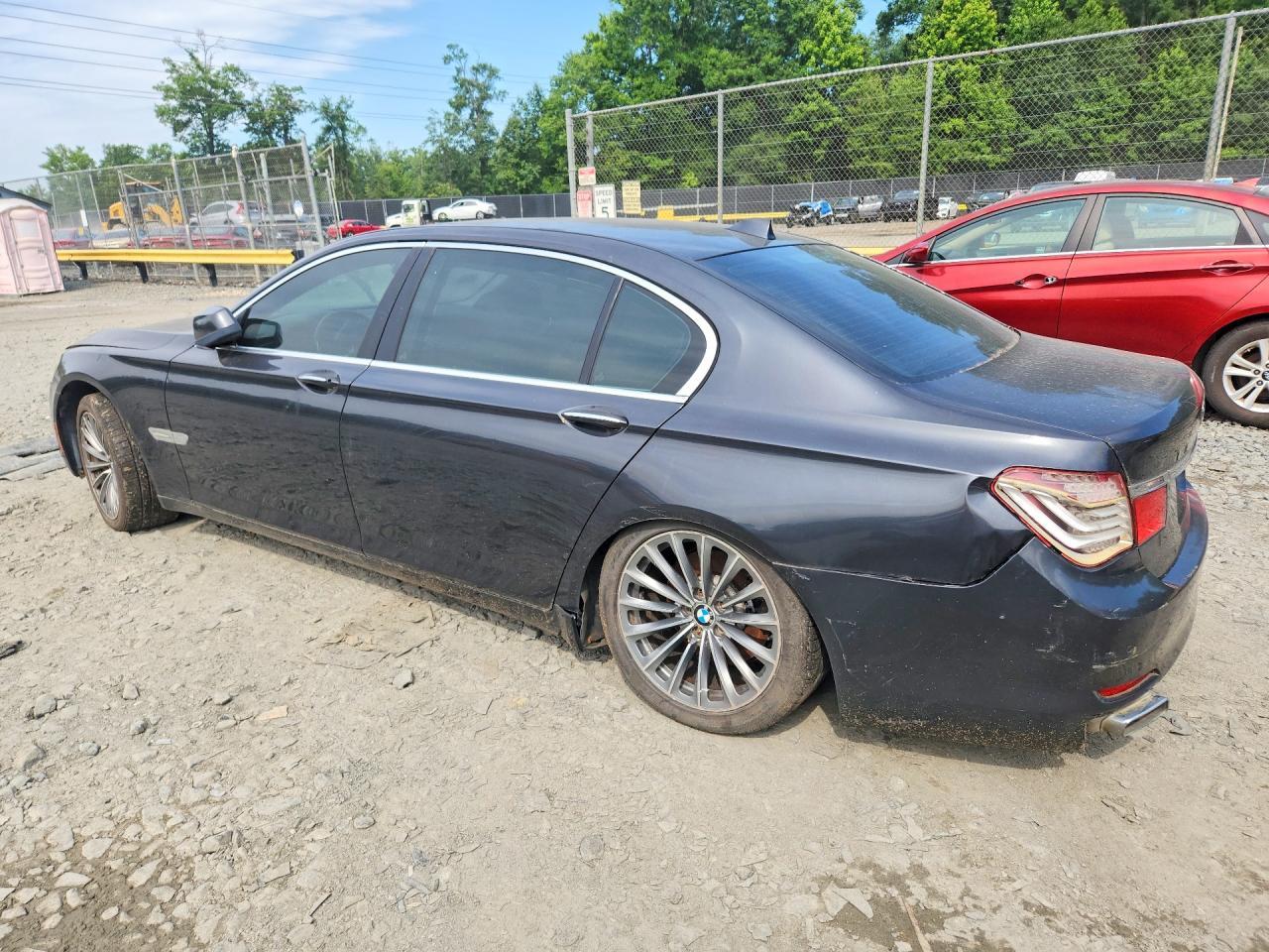 2010 BMW 7 Series - Image 2