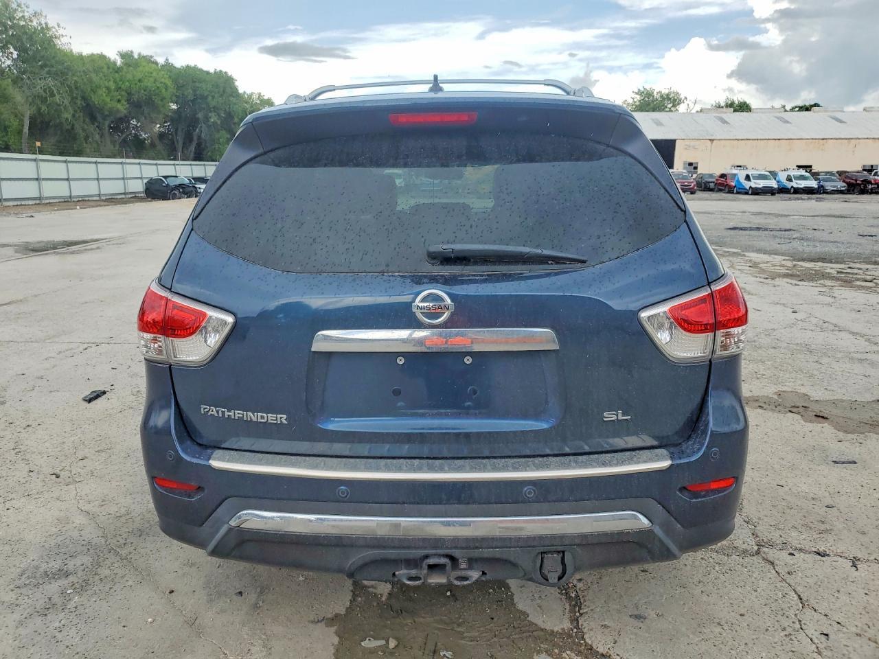 2014 Nissan Pathfinder S - Image 6