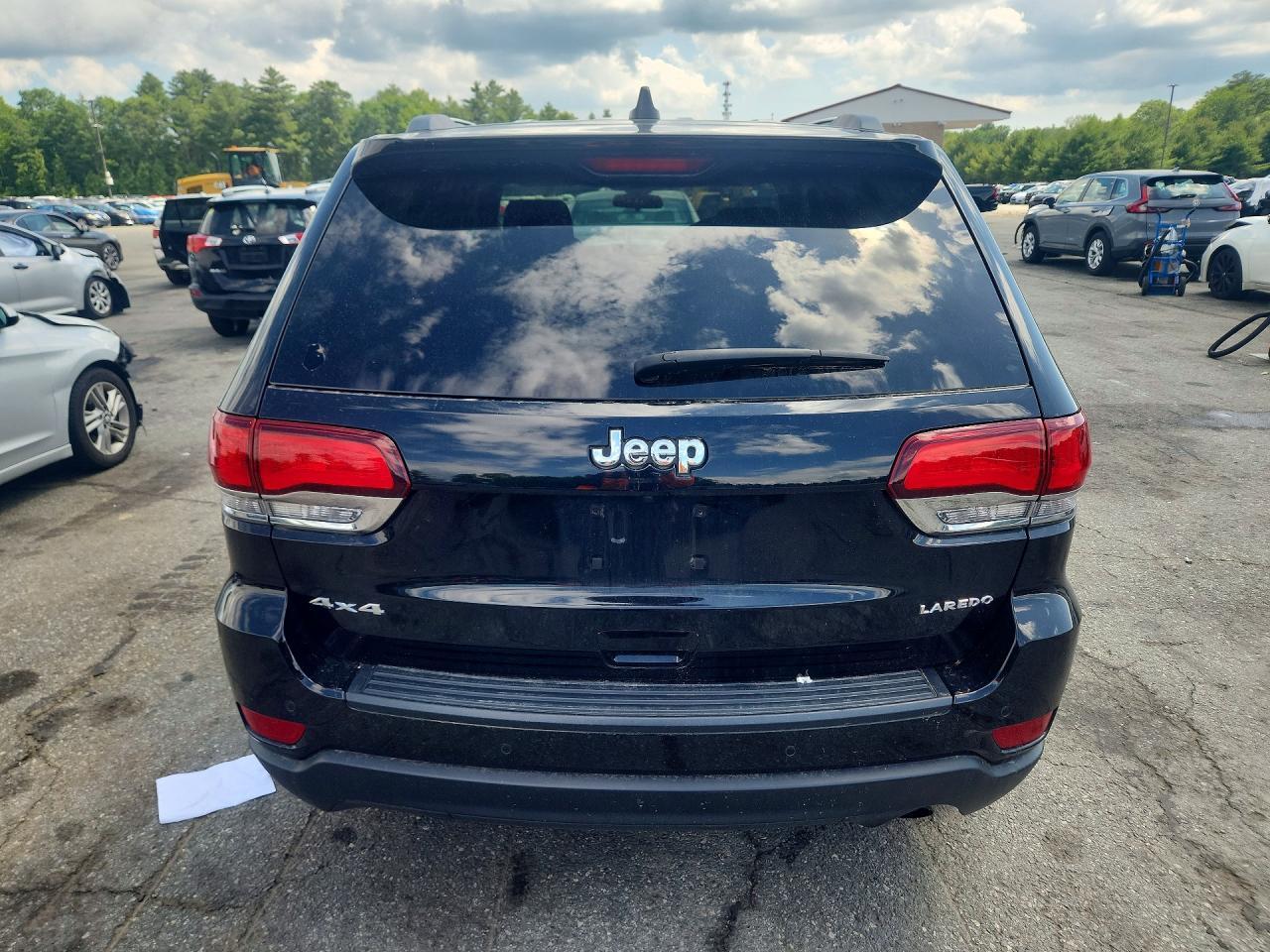 2021 Jeep Grand Cherokee Laredo - Image 6