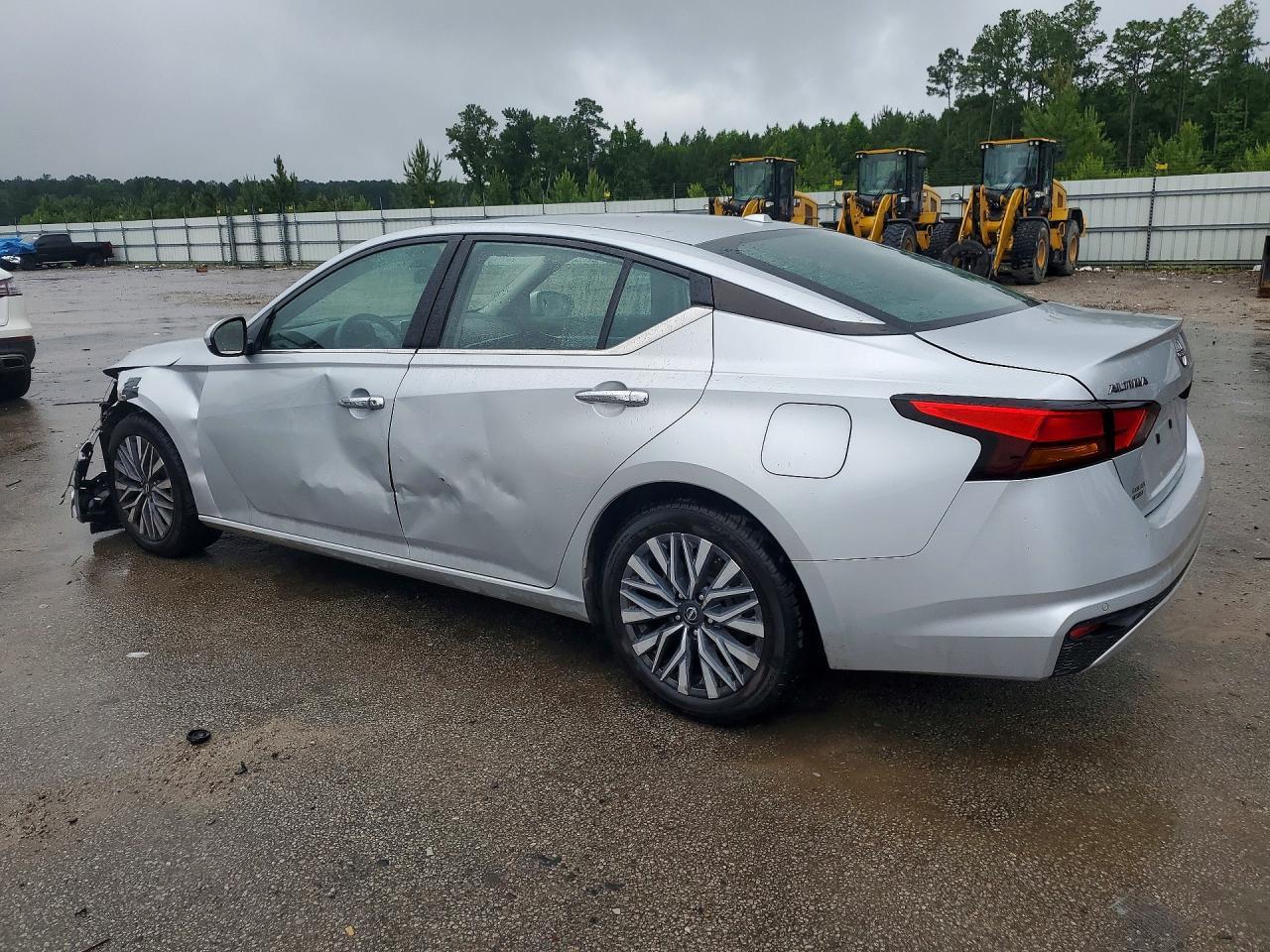 2023 Nissan Altima Sv - Image 2