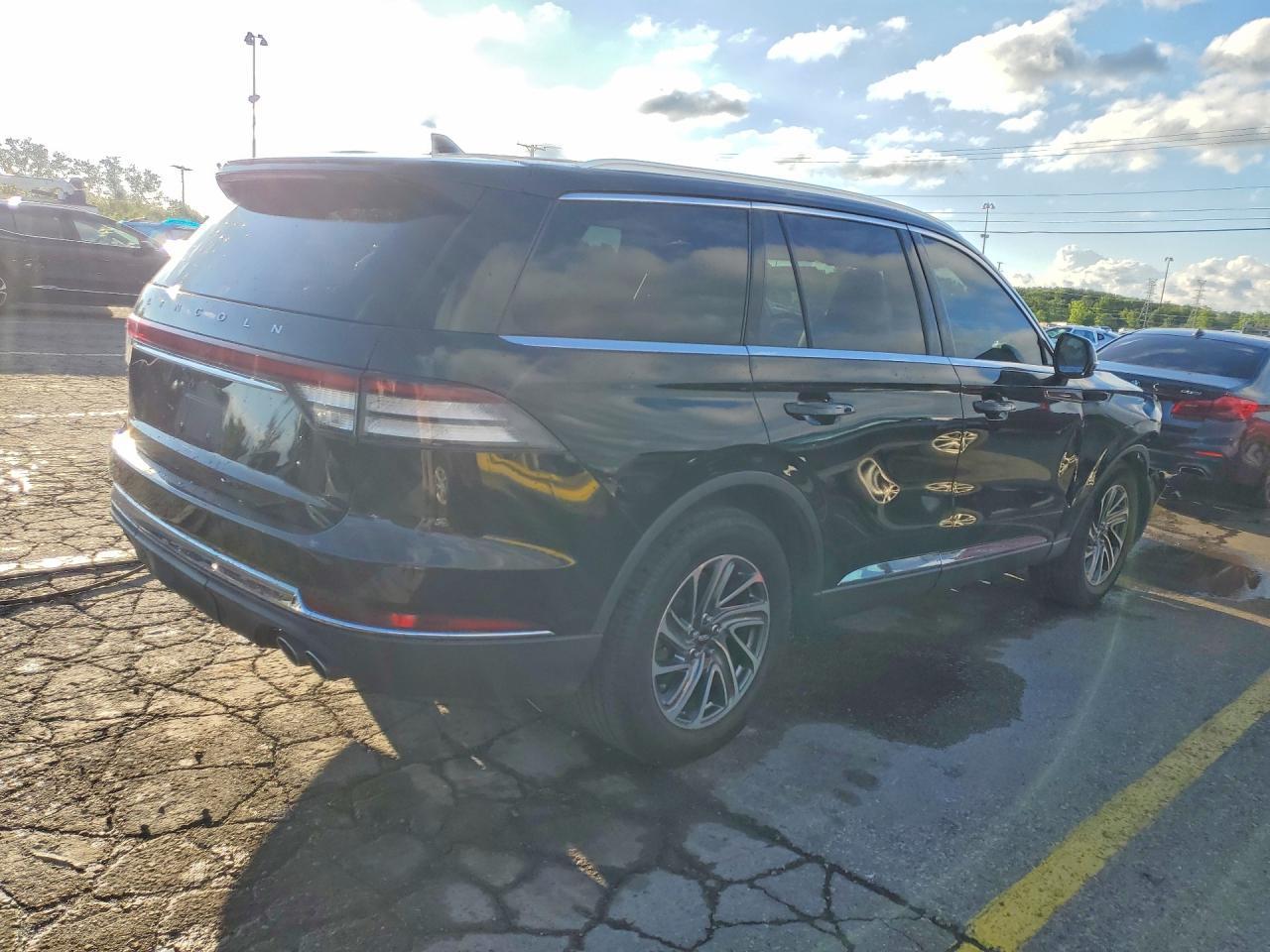 2021 Lincoln Aviator - Image 3