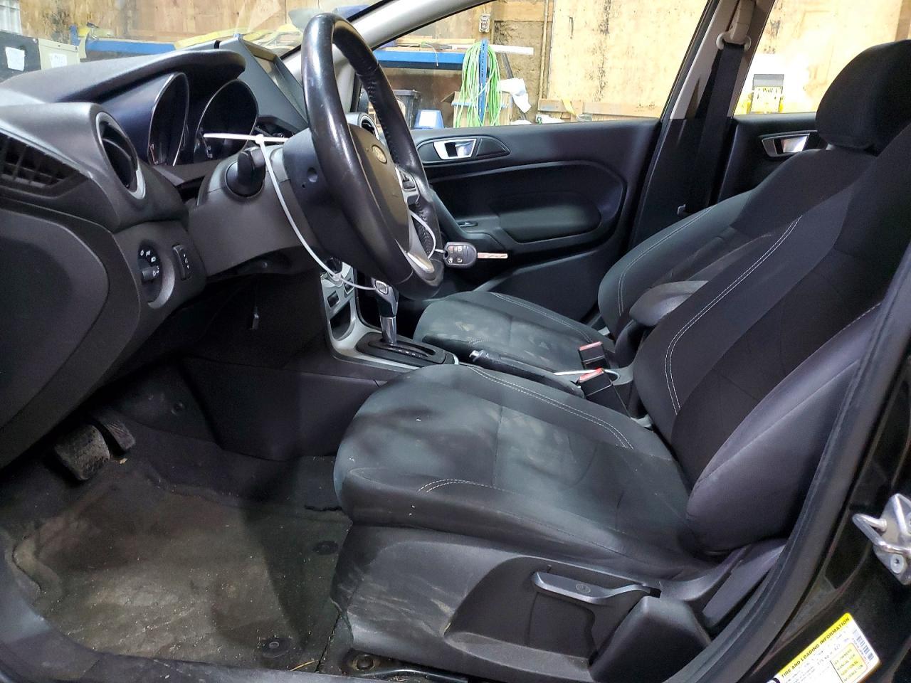 2015 Ford Fiesta Se - Фото 7
