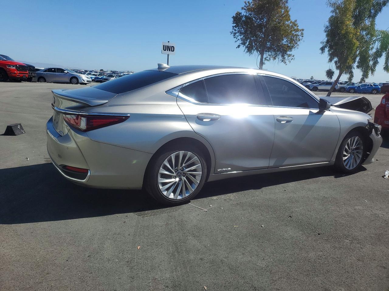 2019 Lexus Es 300H - Image 3