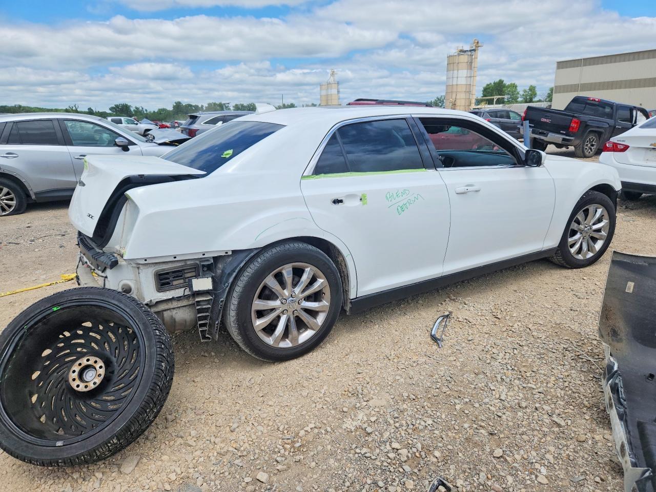 2016 Chrysler 300 Limited - Image 3