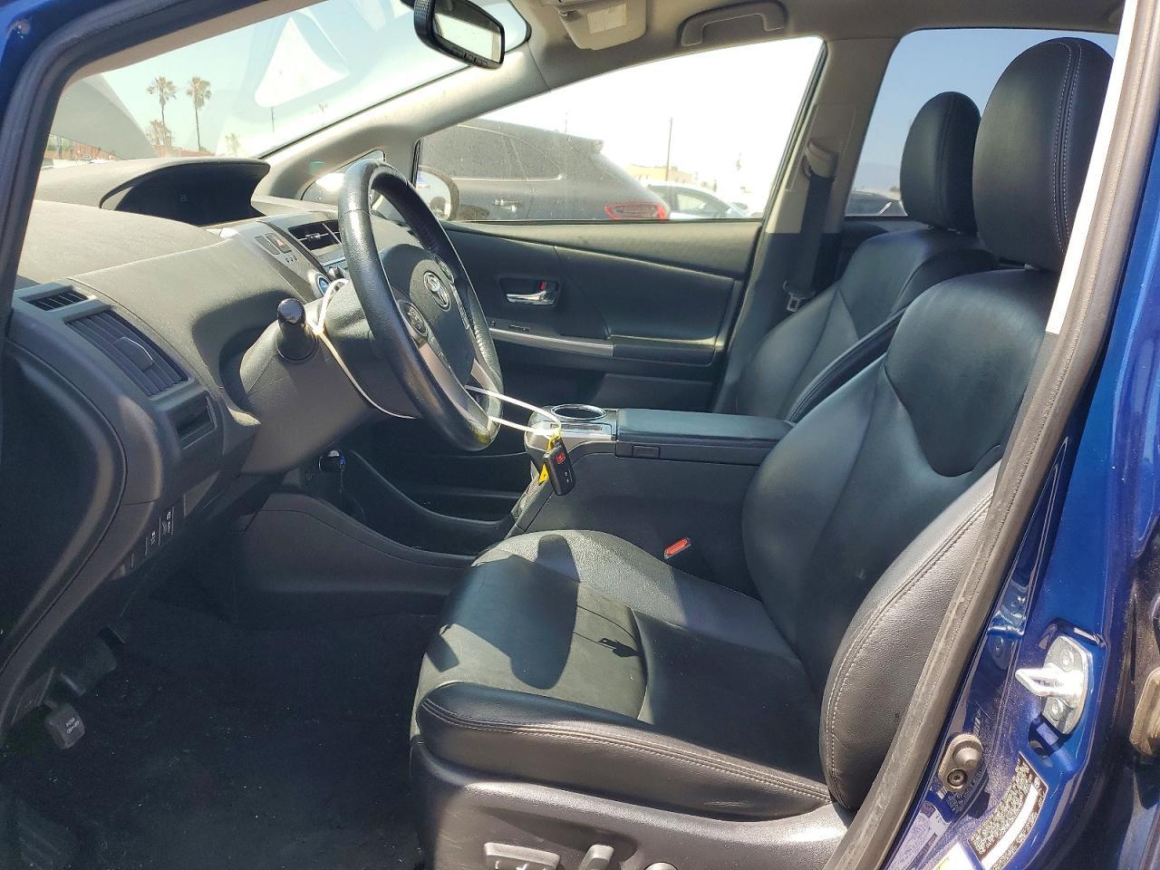 2017 Toyota Prius V Four - Image 7