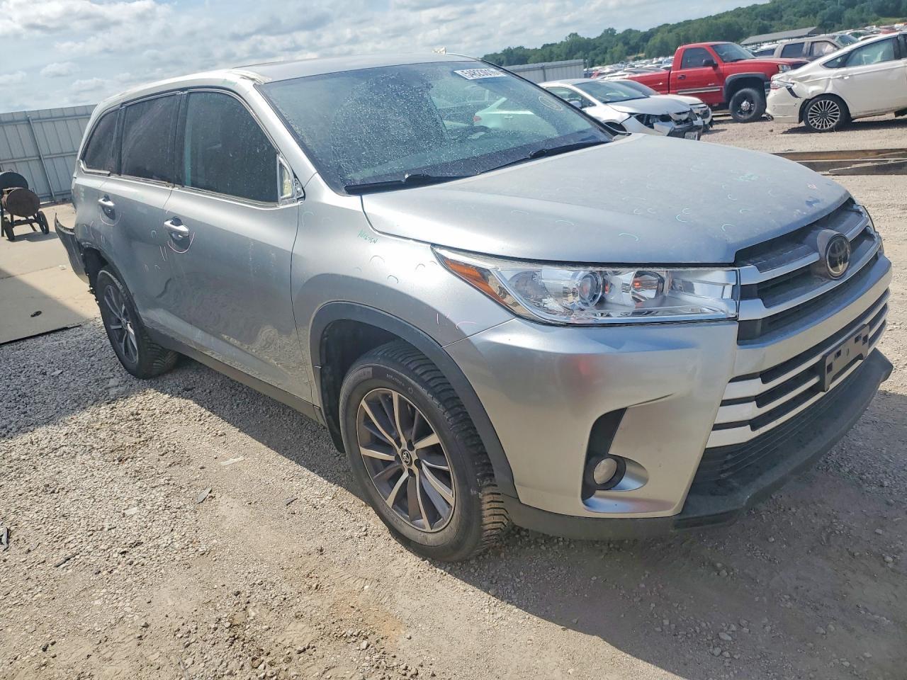 2019 Toyota Highlander Se - Image 4