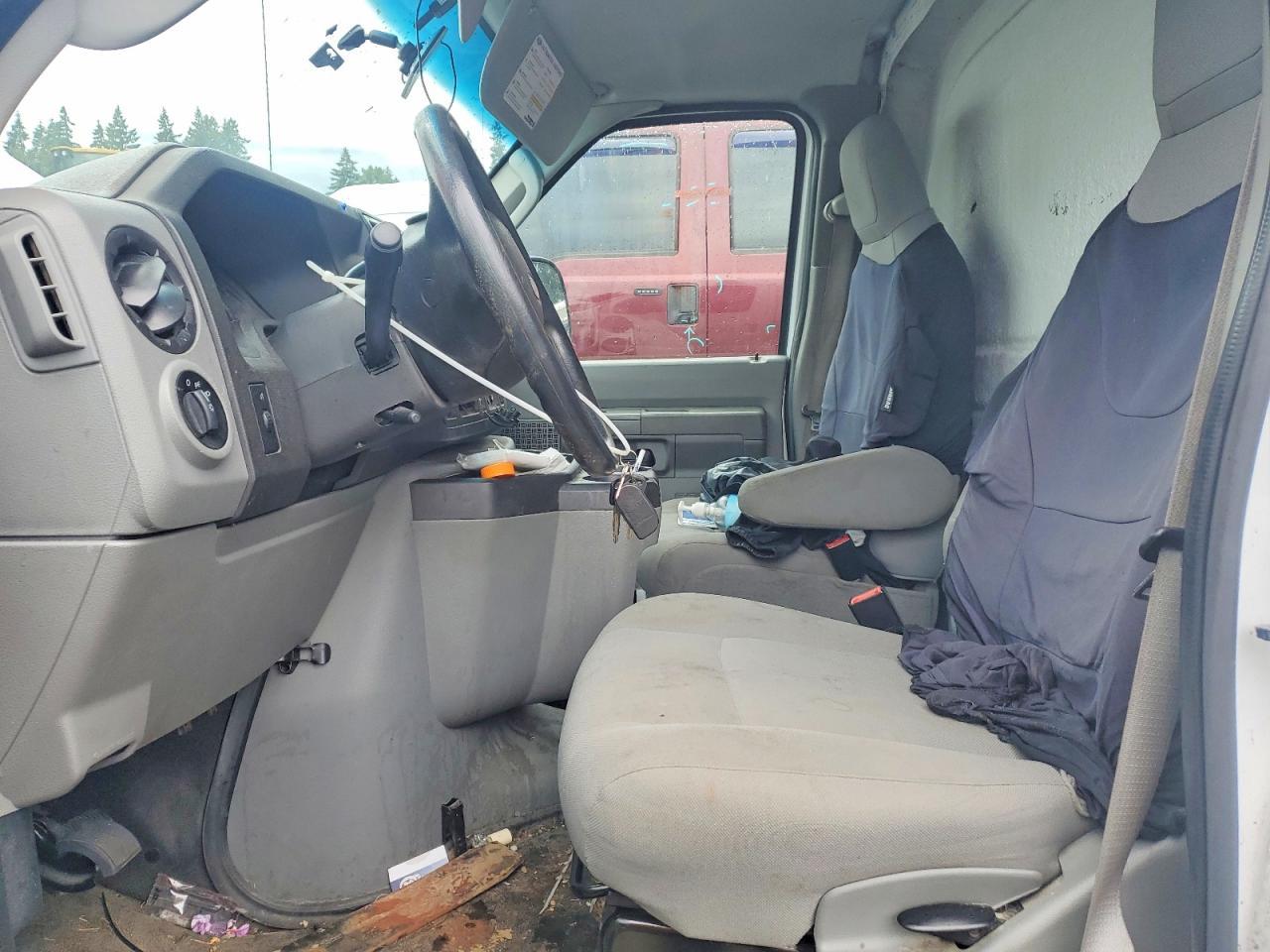 2018 Ford Econoline E350 Super Duty Cutaway Van - Image 7